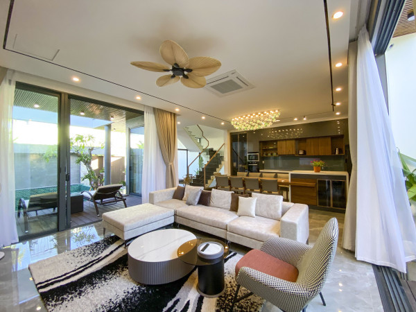 Bán Khách Sạn 4 Sao - 2 Mặt Tiền - Đường Võ Nguyên Giáp - Quận Ngũ Hành Sơn.