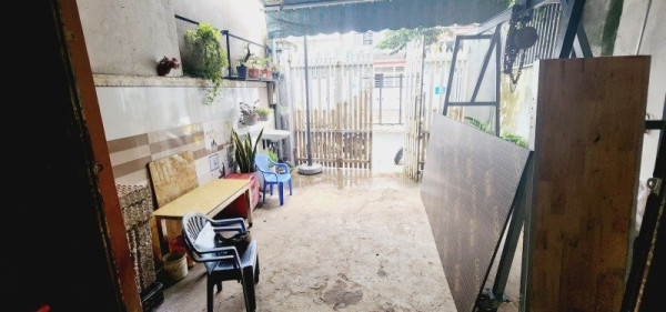 Bán nhà 2 tầng đường Phạm Quang Ảnh, oto đậu đỗ ngày đêm, đường rộng, thích hợp xây căn hộ cho thuê.