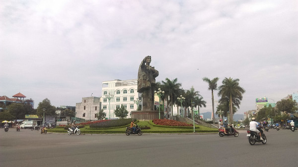 Bán nhà 4 tầng  mt đường Nguyễn Tất Thành,gần Tôn Thất Đạm, Đối diện khu Đa Phước.