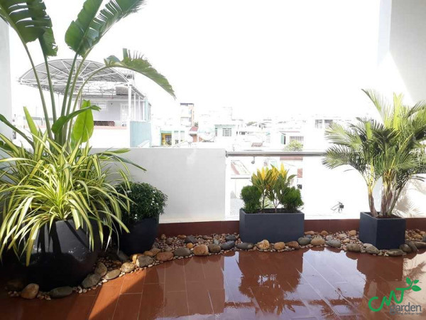 Bán nhà 4 tầng đường Nguyễn Văn Linh gần ngã 5 Hoàng Diệu, kinh doanh sầm uất, không ngập.