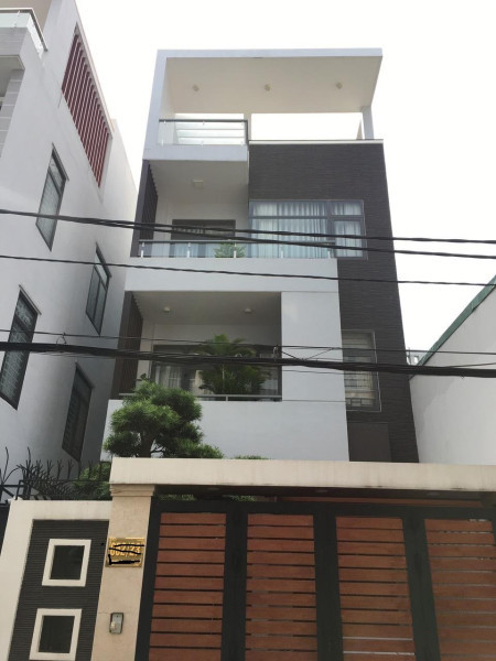 Bán nhà 4 tầng đường 5m sau lưng mặt tiền biển đường Hoàng Sa.Dt 8,8m x 12m.