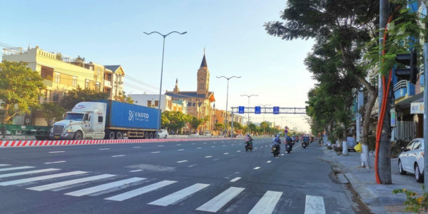 Bán nhà 3 tầng mặt tiền Ngô Quyền đường 48m chỉ nhỉnh 6 tỷ.