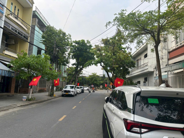 ⭐⭐⭐⭐ Chính chủ bán nhà 3 tầng mặt tiền 7m5 Lê Phụng Hiểu , Phường An Hải Bắc , Quận Sơn Trà ⭐⭐⭐⭐⭐