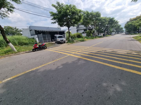 Cho thuê đất mặt tiền 10m5 Khúc Thừa Dụ ( VỊ TRÍ GẦN CẦU...