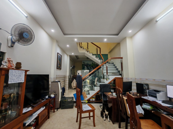 CẦN BÁN GẤP – NHÀ 3 TẦNG MÓNG BĂNG CHẮC CHẮN, CHỦ KTS XÂY TÂM HUYẾT!