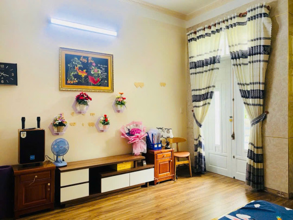 Bán nhà mặt tiền đường Hoàng Đạo Thúy - 109M2 - 3 tầng 3 mê - Full nội thất