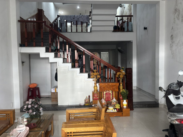 Gia đình cần tiền bán gấp căn nhà 2 tầng mặt tiền 10m5 Dương Văn Nga , Phường Sơn Trà ⭐️⭐️⭐️⭐️