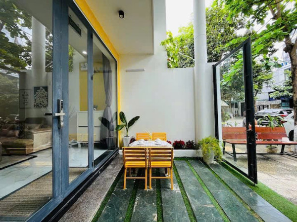 BÁN NHÀ ĐẸP 2 TẦNG HOÀI THANH, GẦN TÒA SUNCOSMO