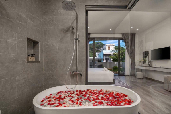 CHÍNH CHỦ GỬI BÁN CĂN VILLA MINI CAO CẤP 4 TẦNG NGAY SÁT BIỂN – DÒNG TIỀN THU 100 TRIỆU/THÁNG