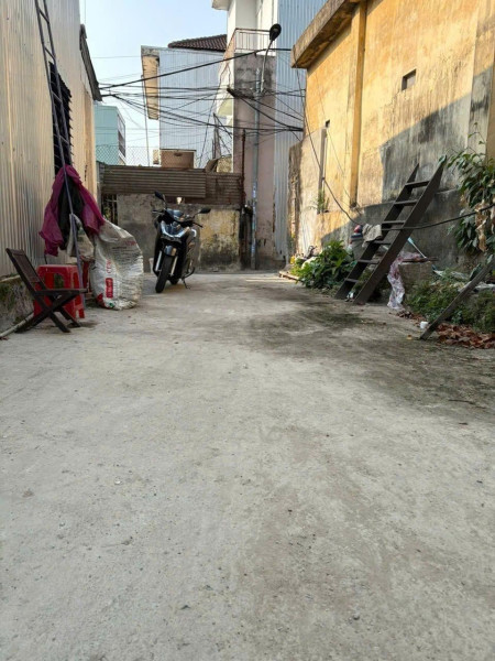 Lô đất 178m2 - Tặng Kèm Nhà Cấp 4 - Diên tích khủng - Sau lưng...