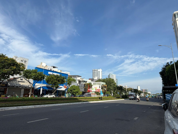 CHO THUÊ LÔ ĐẤT 2 MẶT TIỀN ĐƯỜNG PHẠM VĂN ĐỒNG