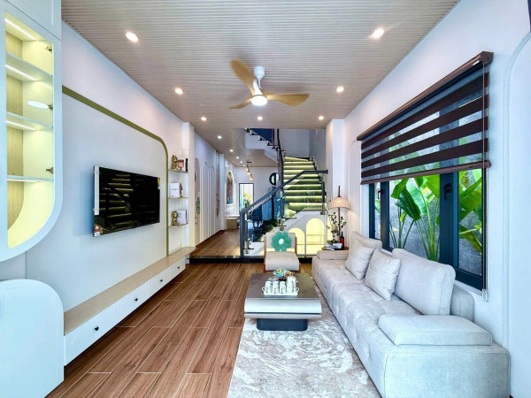 BÁN NHÀ ĐẸP 4 TẦNG SAU LƯNG CĂN MẶT TIỀN LÂM HOÀNH