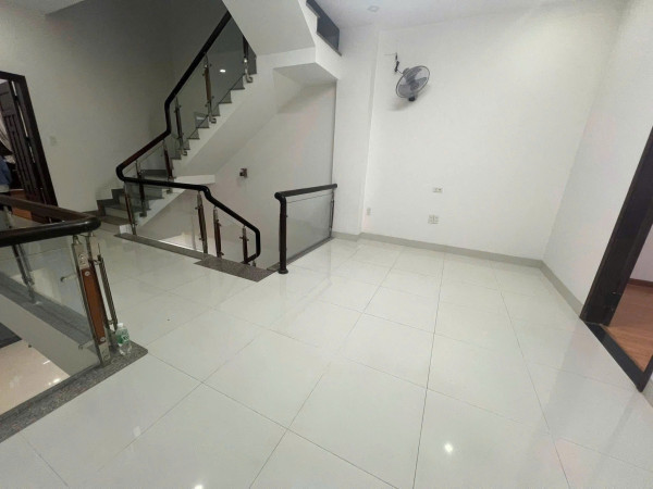 BÁN NHÀ 3 TẦNG MẶT TIỀN CHẾ LAN VIÊN, GẦN VÕ NGUYÊN GIÁP
