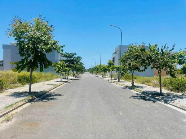 Bán Đất Đô Thị Số 3 , Ngay Đại Học FPT, Diện Tích 121m