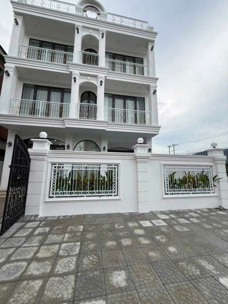 CHO THUÊ VILLA 4 TẦNG MT NGUYỄN ĐÌNH HOÀN GẦN CẦU THUẬN PHƯỚC